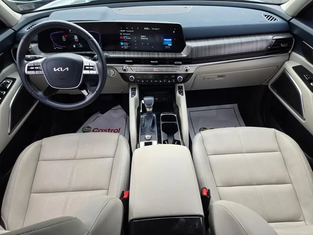 Used 2025 Everlasting Silver Kia EX image 16