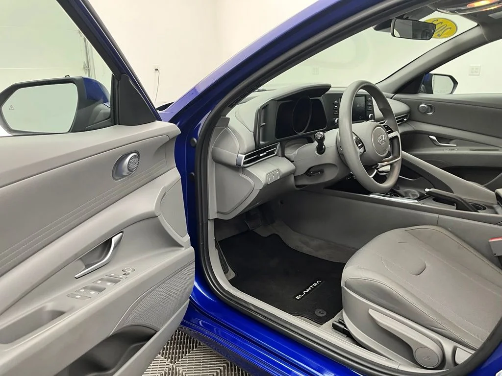 Used 2023 Blue Hyundai SE image 15