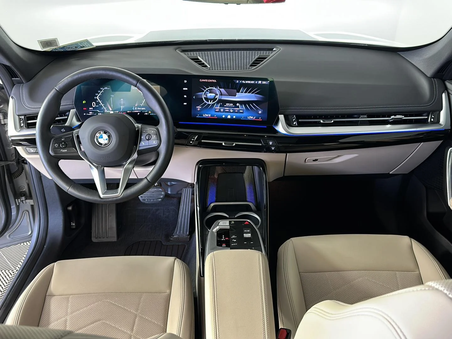 Used 2025 Space Silver Metallic BMW xDrive28i image 2