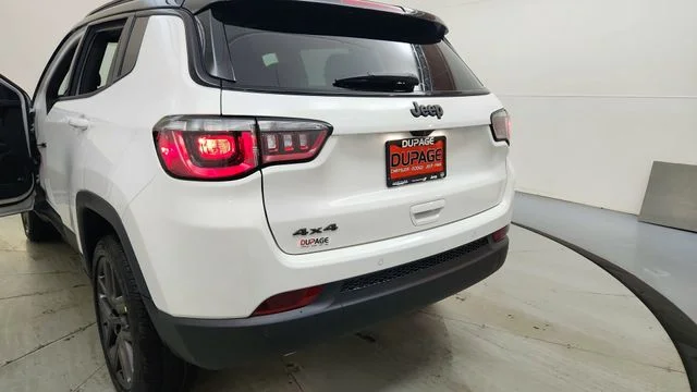 New 2026 Bright White Clear-Coat Exterior Paint Jeep Limited image 17