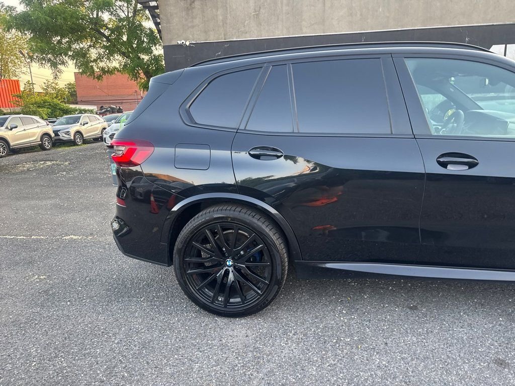 Used 2022 Black BMW xDrive40i image 10