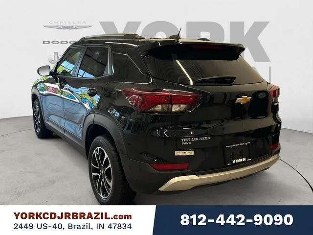 Used 2025 Black Chevrolet LT image 3