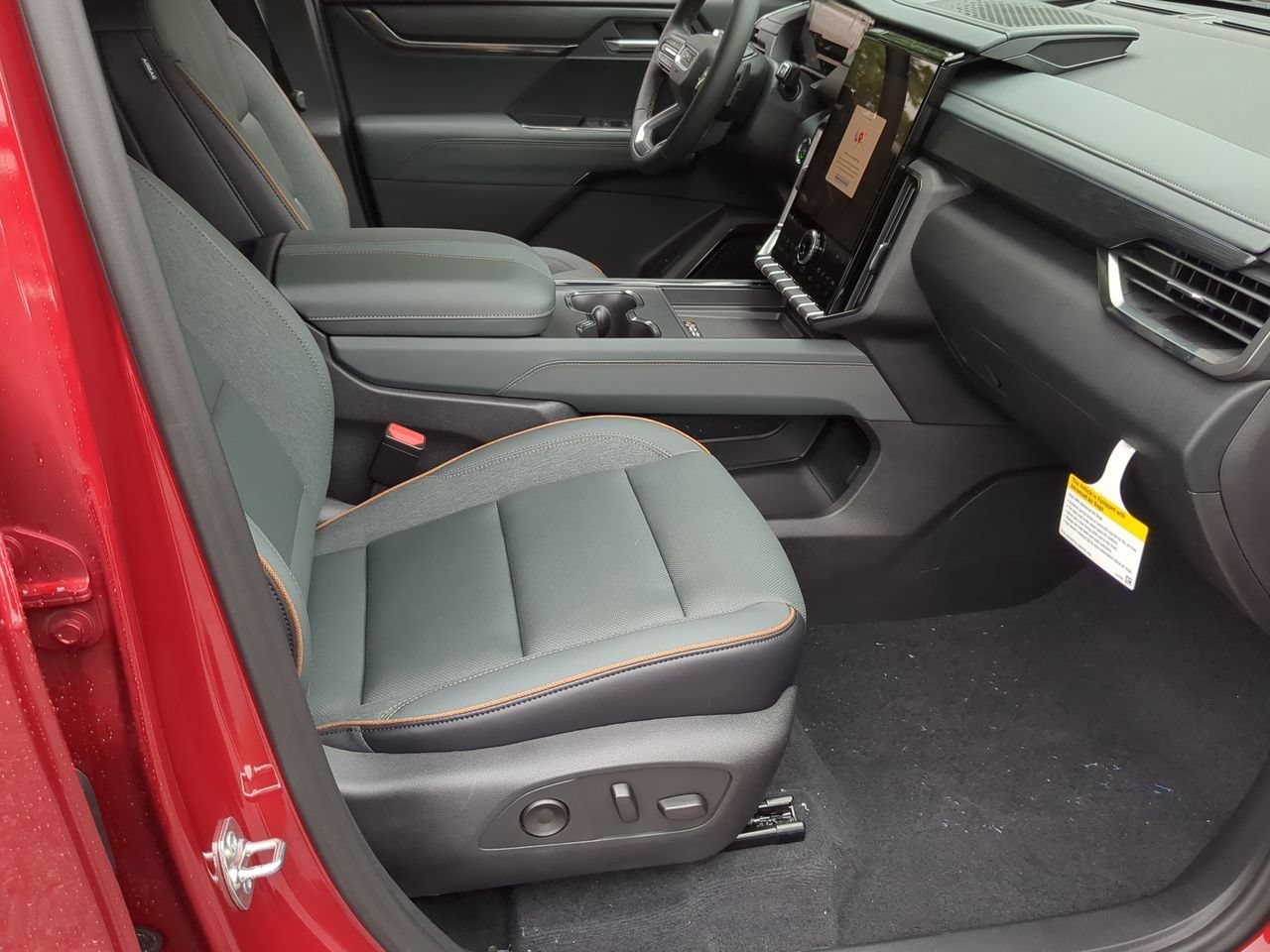 2026 GMC Acadia AT4 - Photo 28