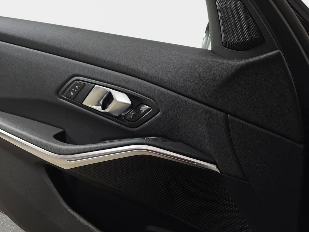 New 2026 Black Sapphire Metallic BMW 330i xDrive image 27