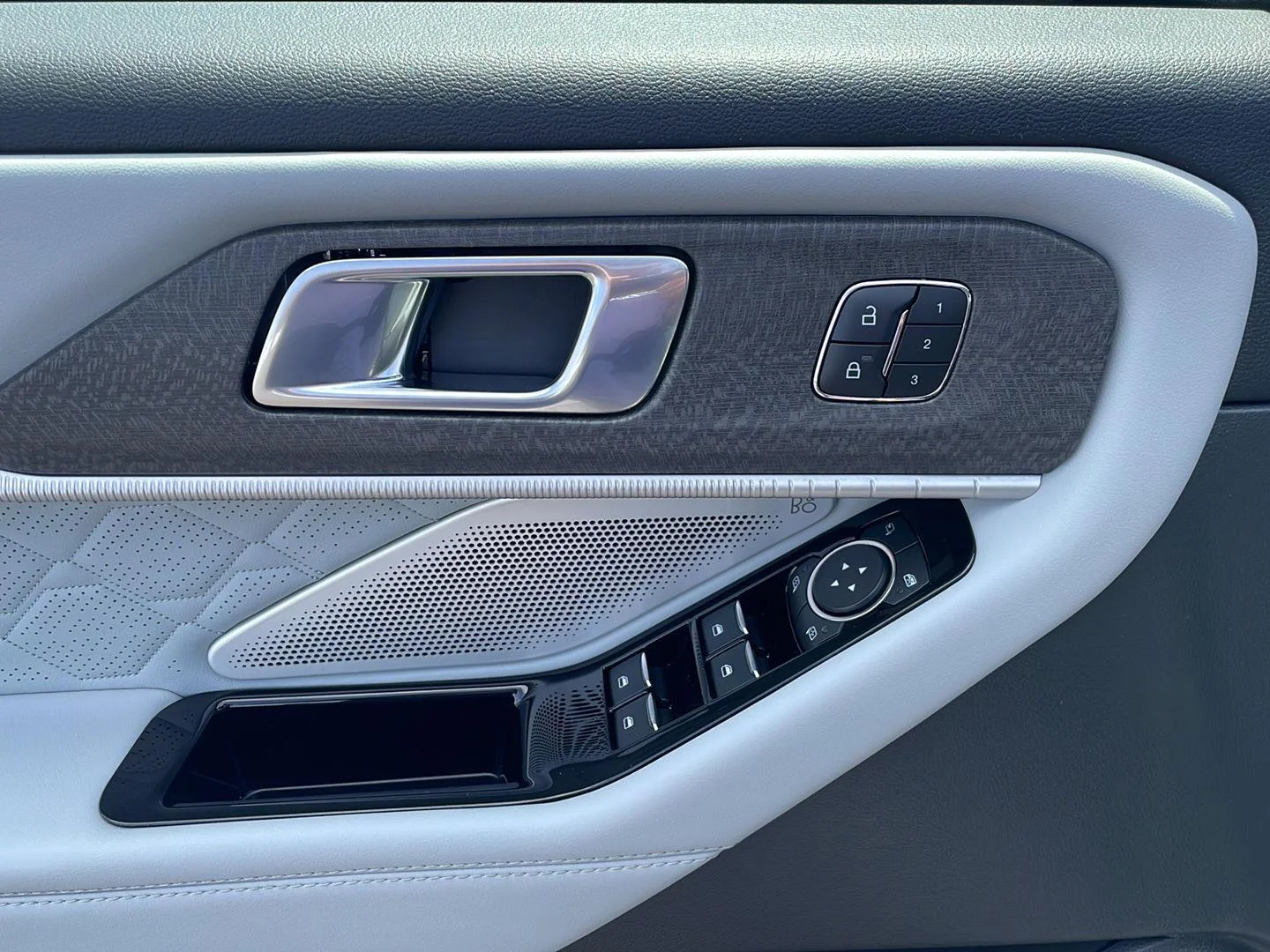 New 2026 Space White Metallic Ford Platinum image 10