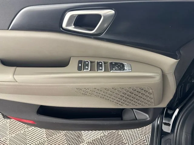 Used 2025 Black Kia LXS image 20