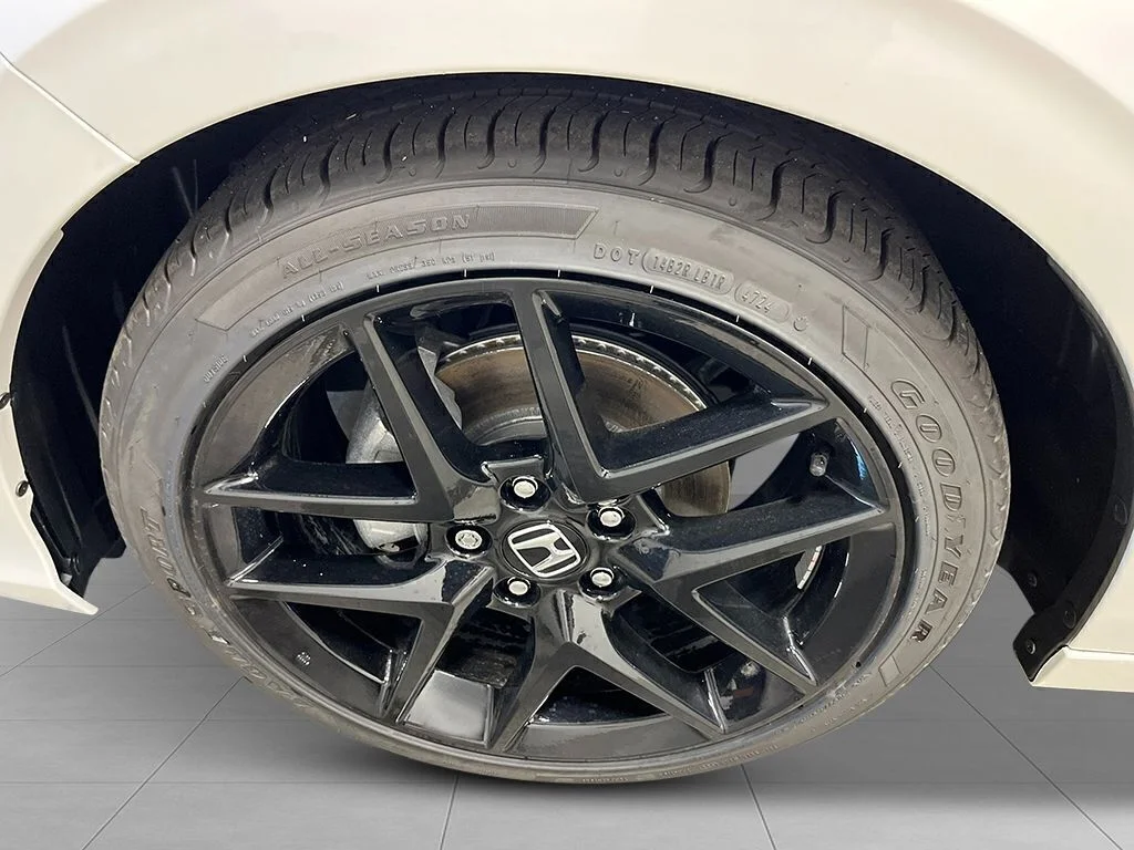 New 2026 Platinum White Pearl Honda FWD Sport image 11