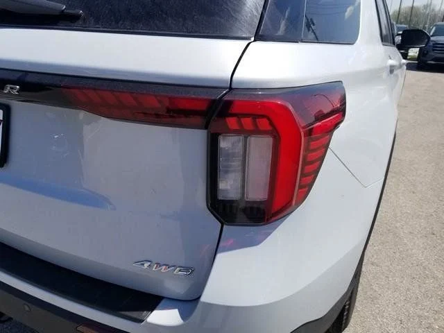 New 2026 Space White Metallic Ford Active image 4