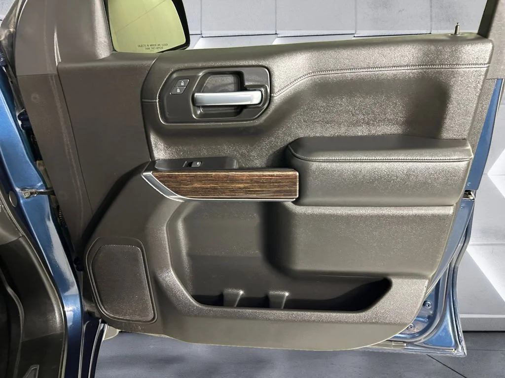 Used 2020 Blue GMC Elevation image 15