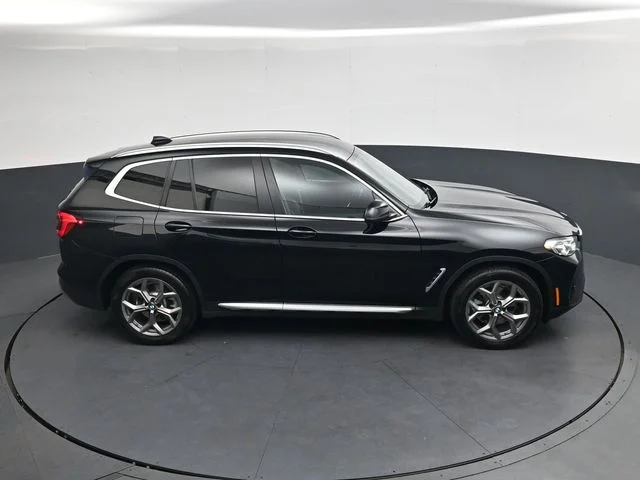 Used 2022 Black BMW xDrive30i image 23