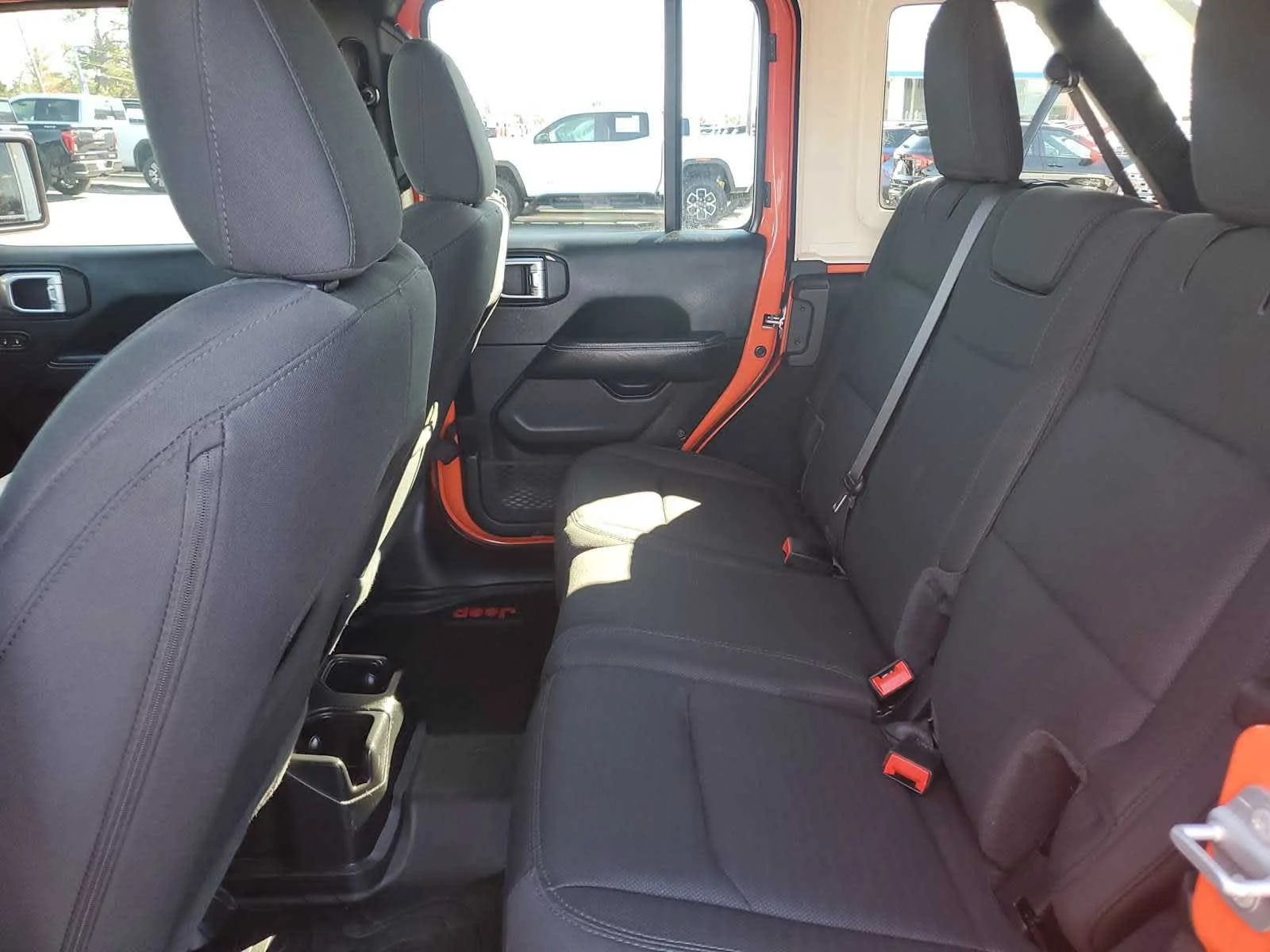 Used 2020  Jeep Sahara image 24