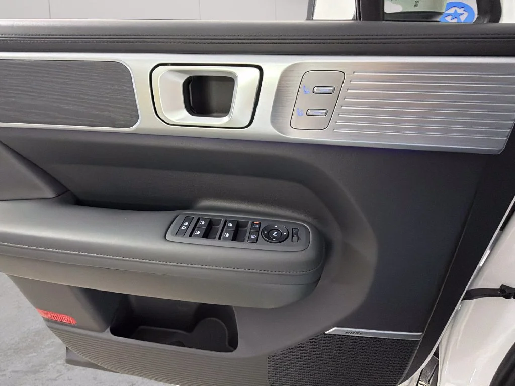 Used 2026 White Hyundai Limited image 25