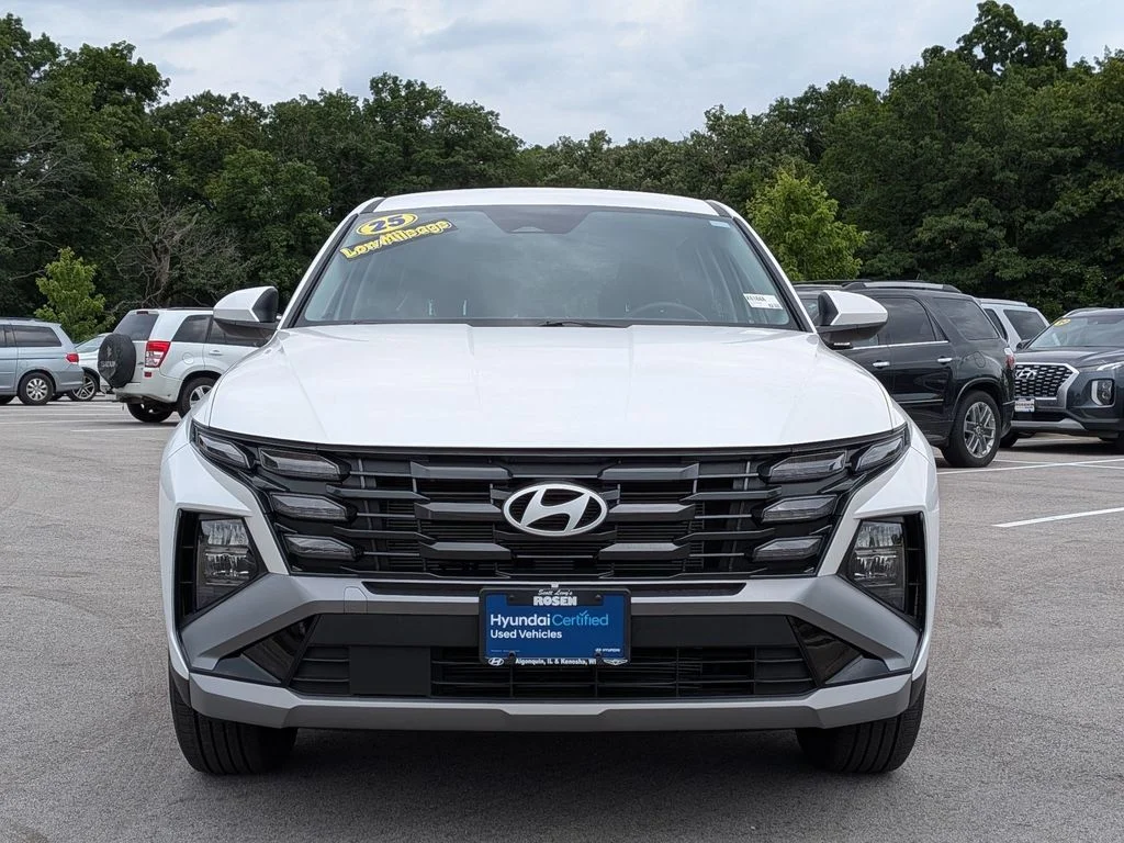 Used 2025 White Hyundai SE image 2