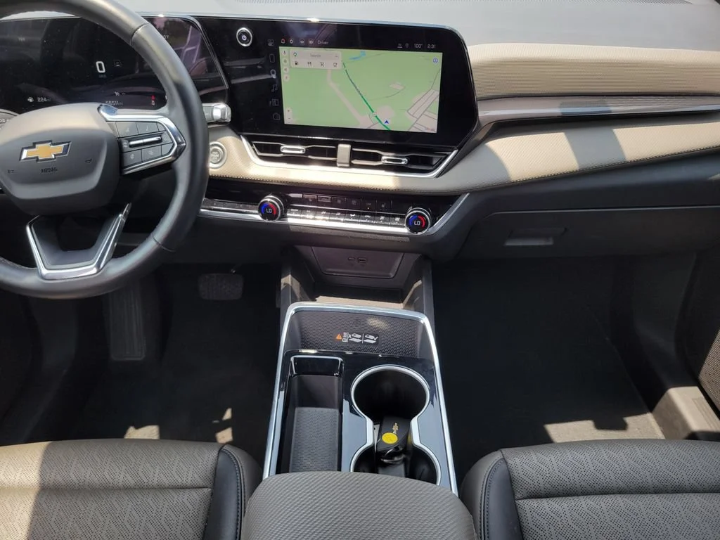 Used 2025 Summit White Chevrolet LT image 19