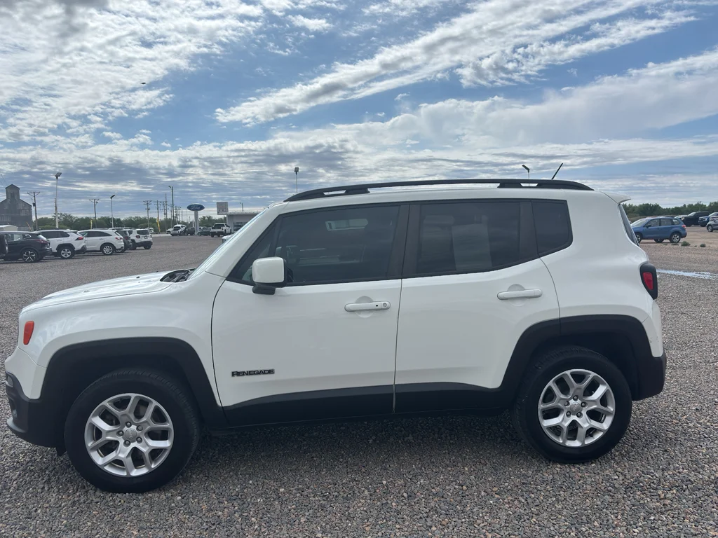Used 2017 Alpine White Jeep Latitude image 8
