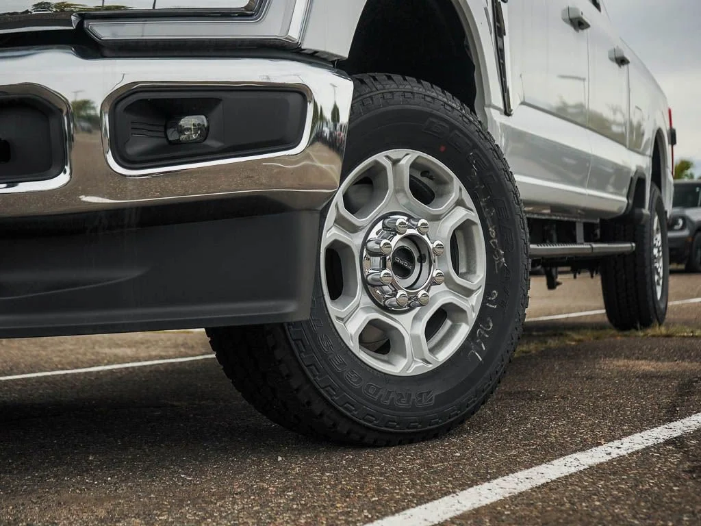 New 2026 Oxford White Ford F-350® XLT image 5