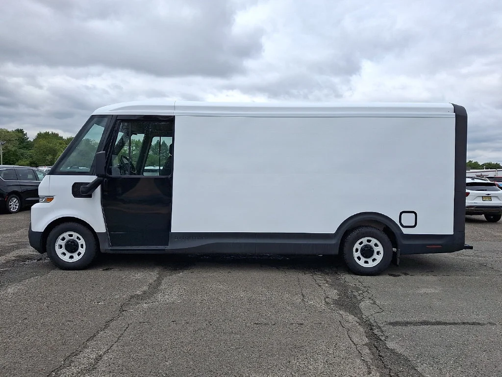 Used 2024 Oyster White BrightDrop EJY image 6