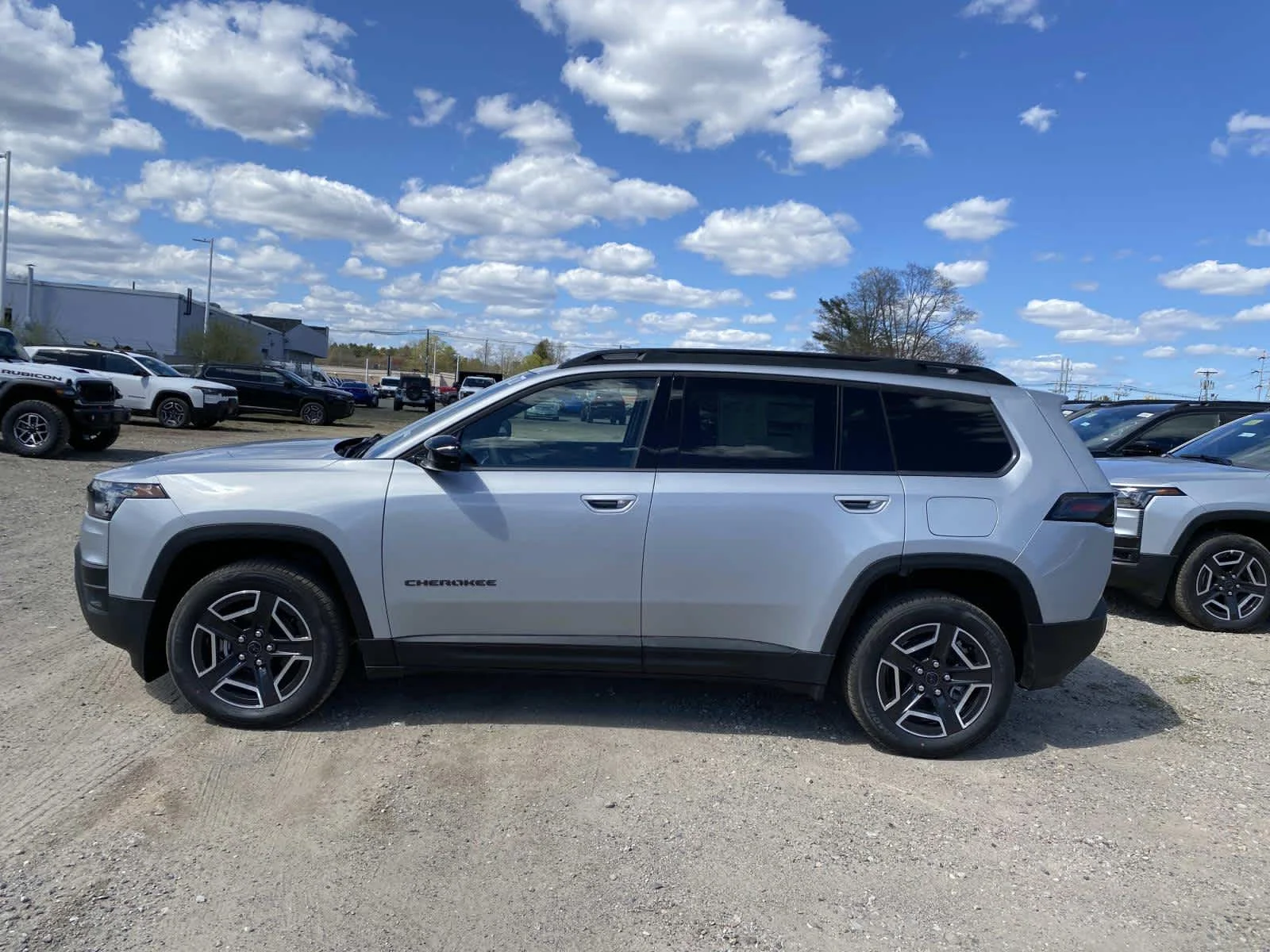 New 2026 Silver Zynith Clear-Coat Exterior Paint Jeep Laredo image 2