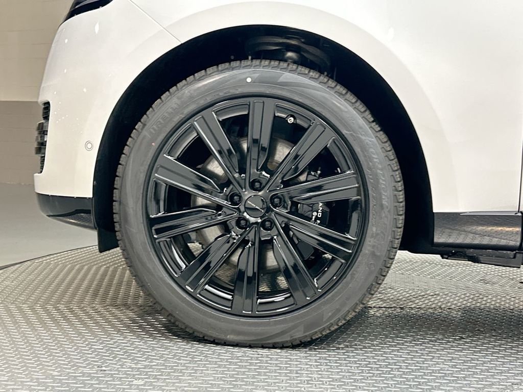 New 2026 Ostuni Pearl Wht Prem Met Land Rover SE image 5