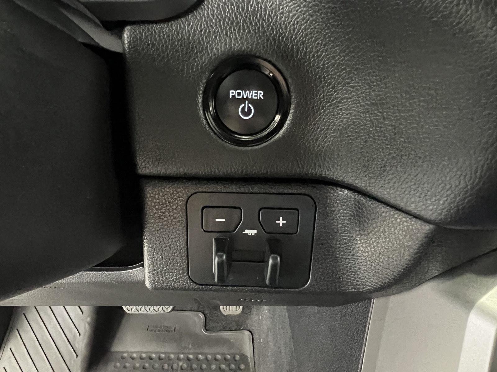 2025 Toyota Tundra Limited - Photo 29