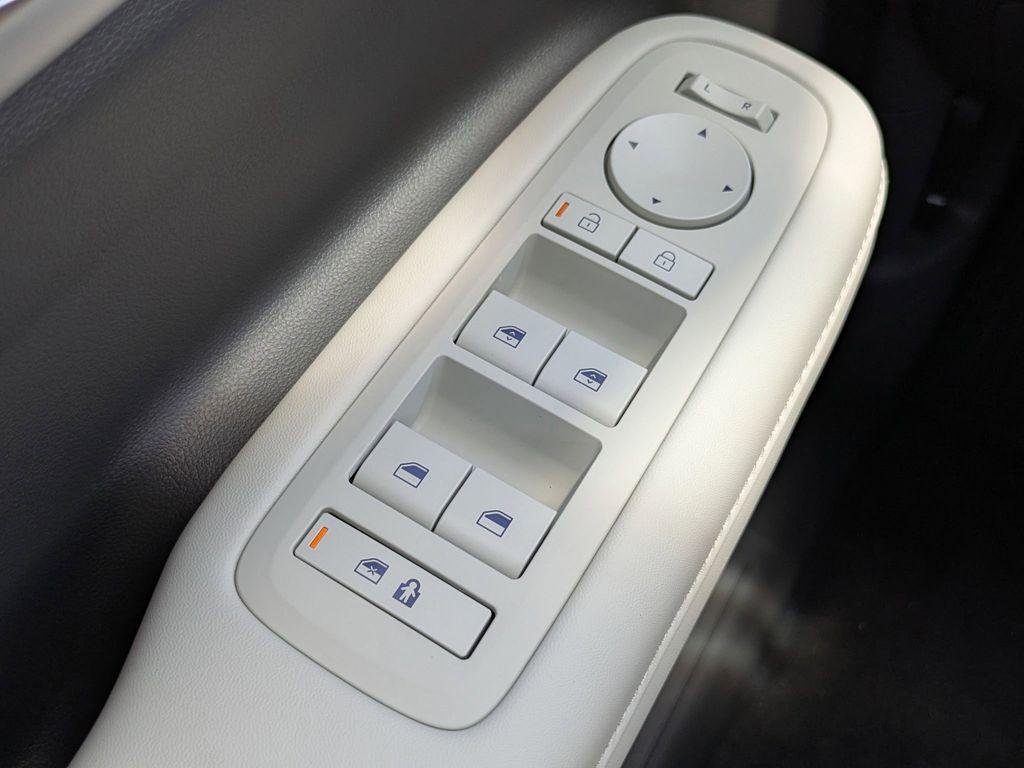 New 2026 White Hyundai SE FWD image 22