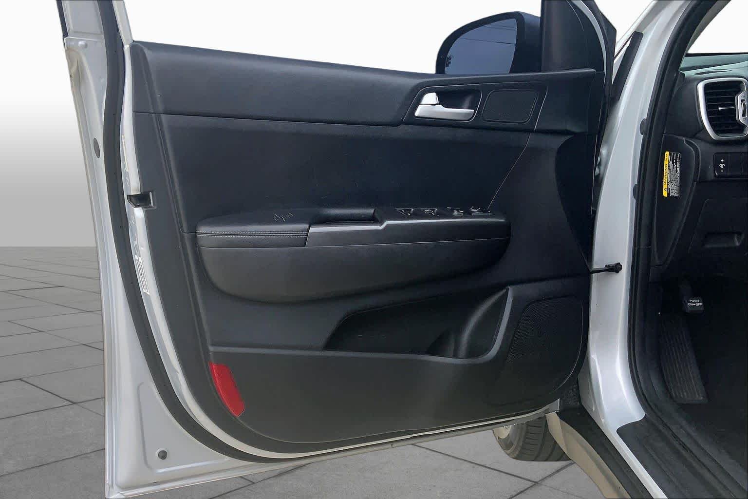Used 2018 Sparkling Silver Kia LX image 22