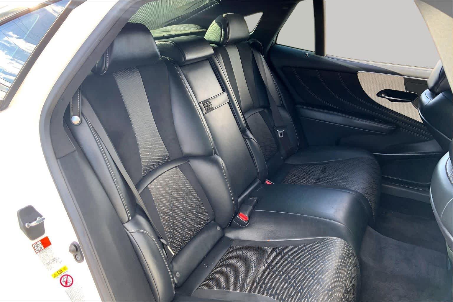 Used 2018 Ultra White Lexus  image 17
