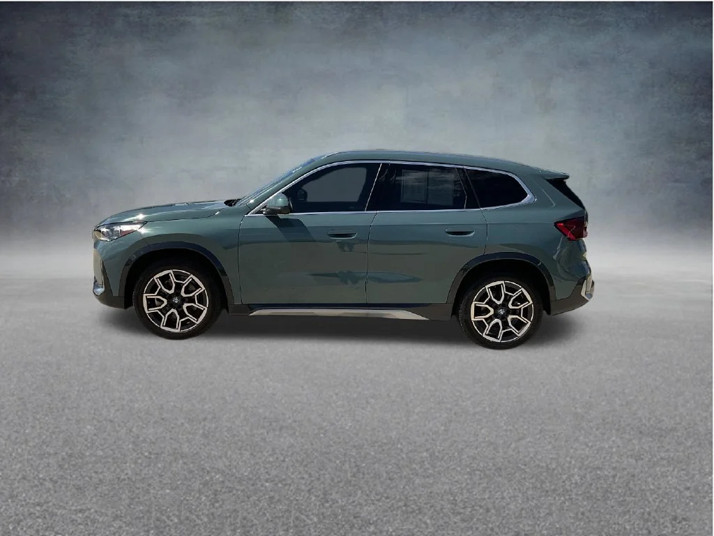 Used 2025 Green BMW xDrive28i image 4