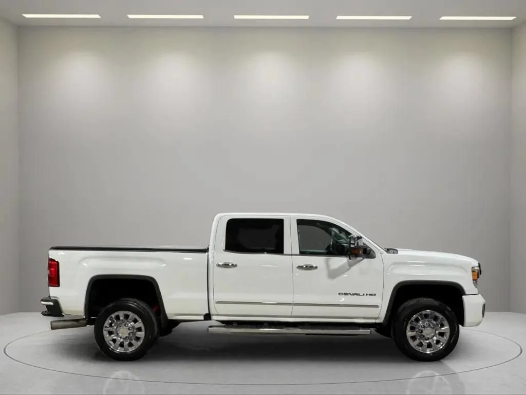 Used 2016 SUMMIT WHITE GMC Denali image 7