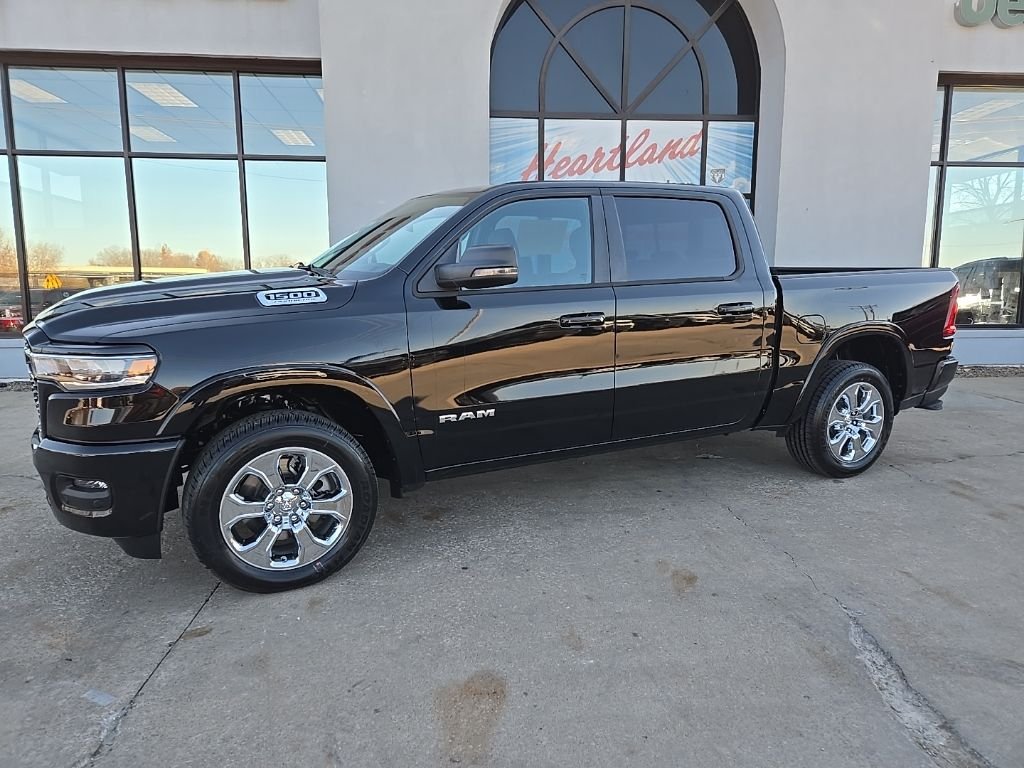 New 2026 Diamond Black Crystal Pearl-Coat Exterior Paint RAM Big Horn/Lone Star image 4