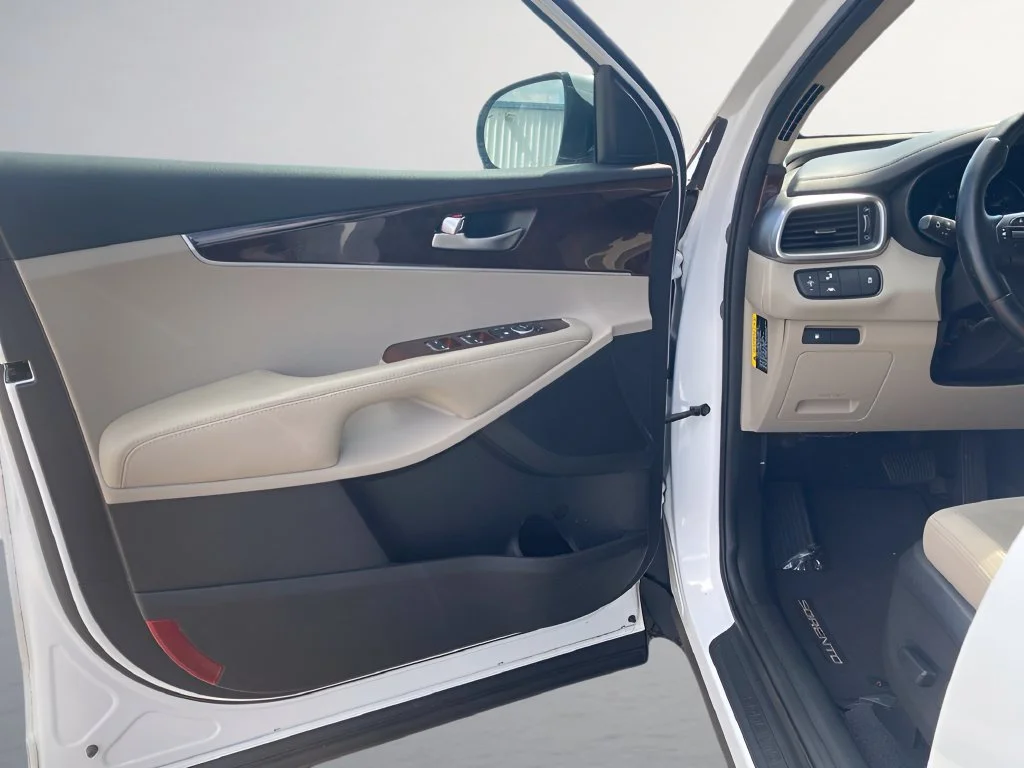 Used 2017 White Kia LX image 26