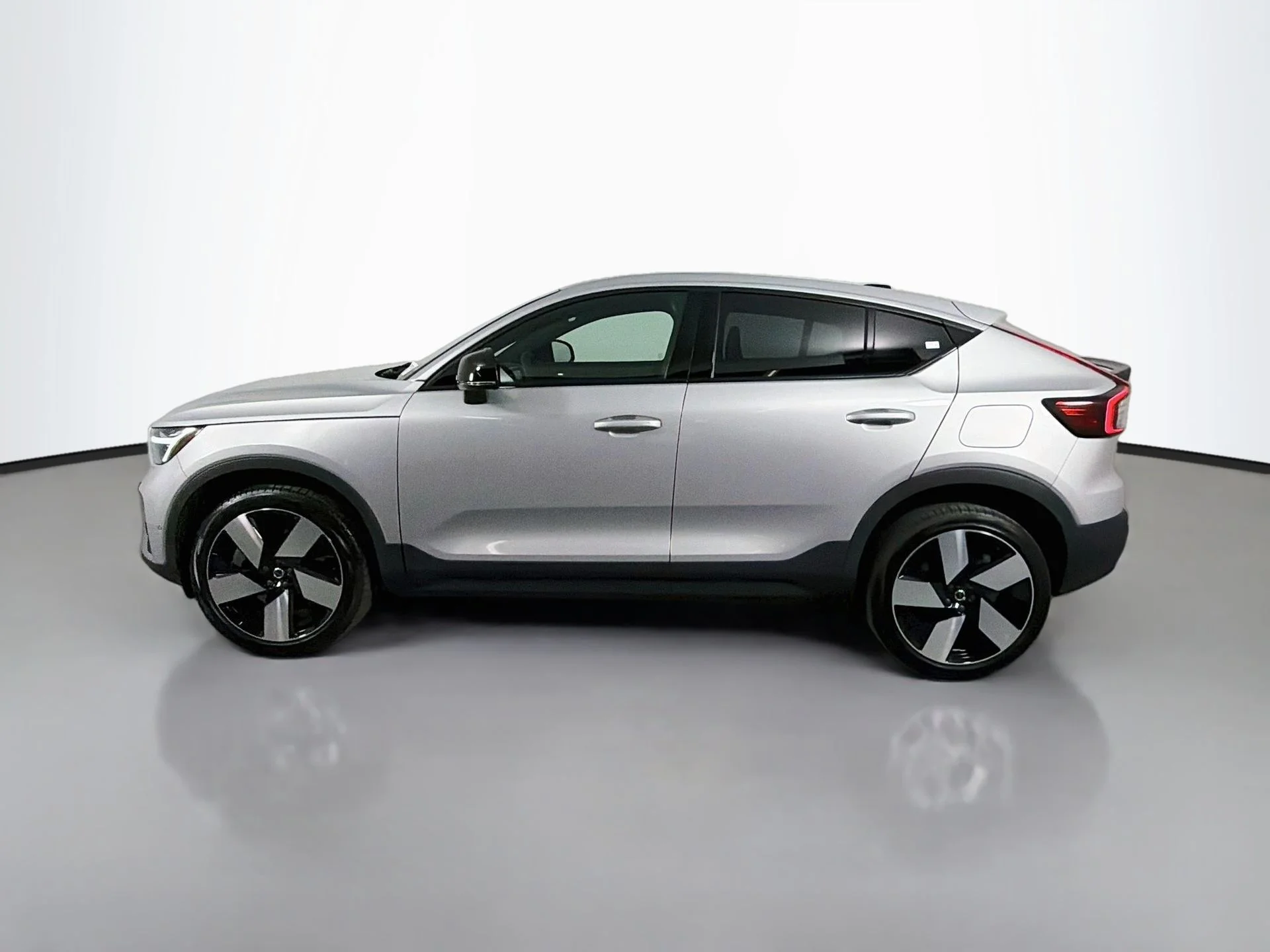 Certified Used 2023 Silver Dawn Volvo Ultimate image 9