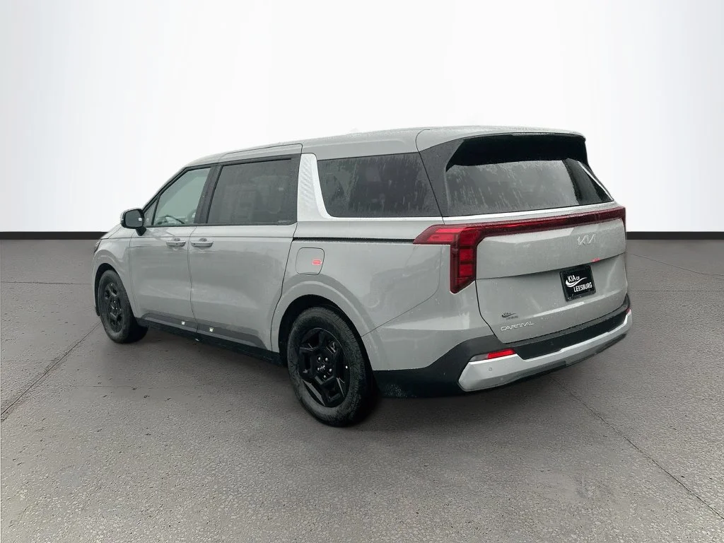 New 2027 Ceramic Silver Kia LXS image 5