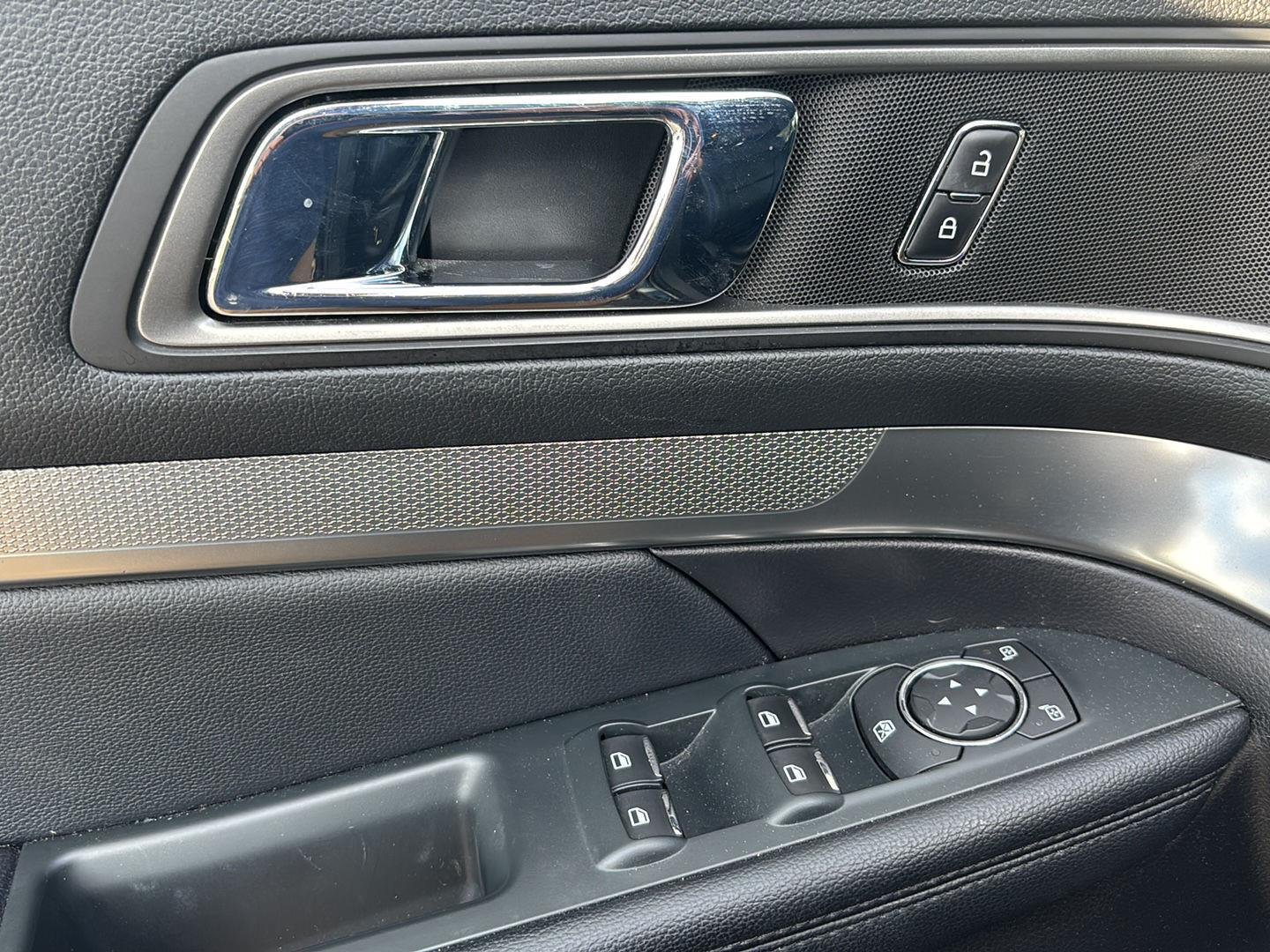 Used 2018 Shadow Black Ford XLT image 8
