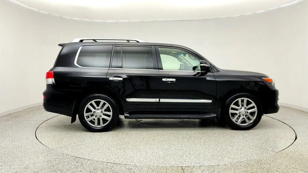 Used 2013 Black Onyx Lexus 4WD 4dr w/ Luxury Package, Mark Levinson & Rear Entertainment image 4