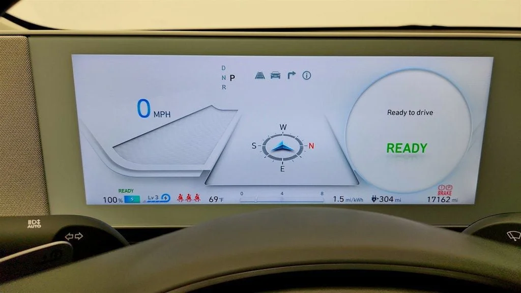 Used 2024 Digital Teal Hyundai SEL RWD image 15