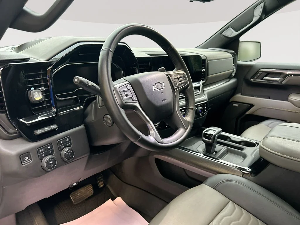 Used 2025 White Chevrolet ZR2 image 14