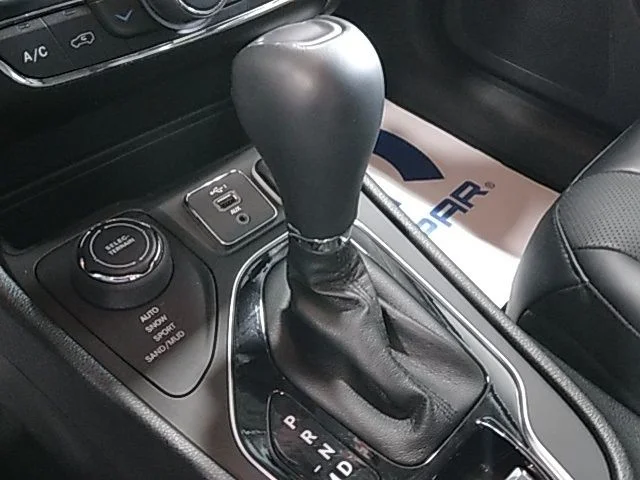 Used 2023 Black Jeep Altitude image 8