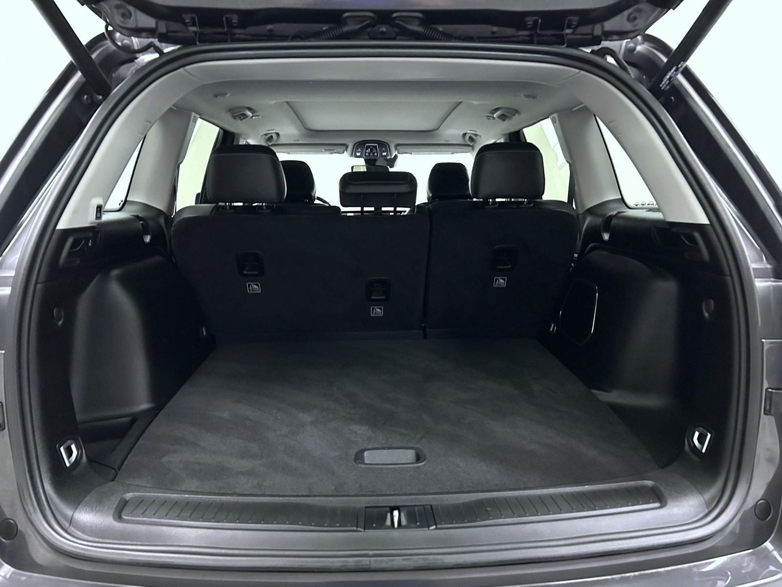 Used 2022 Gray Jeep Limited image 21