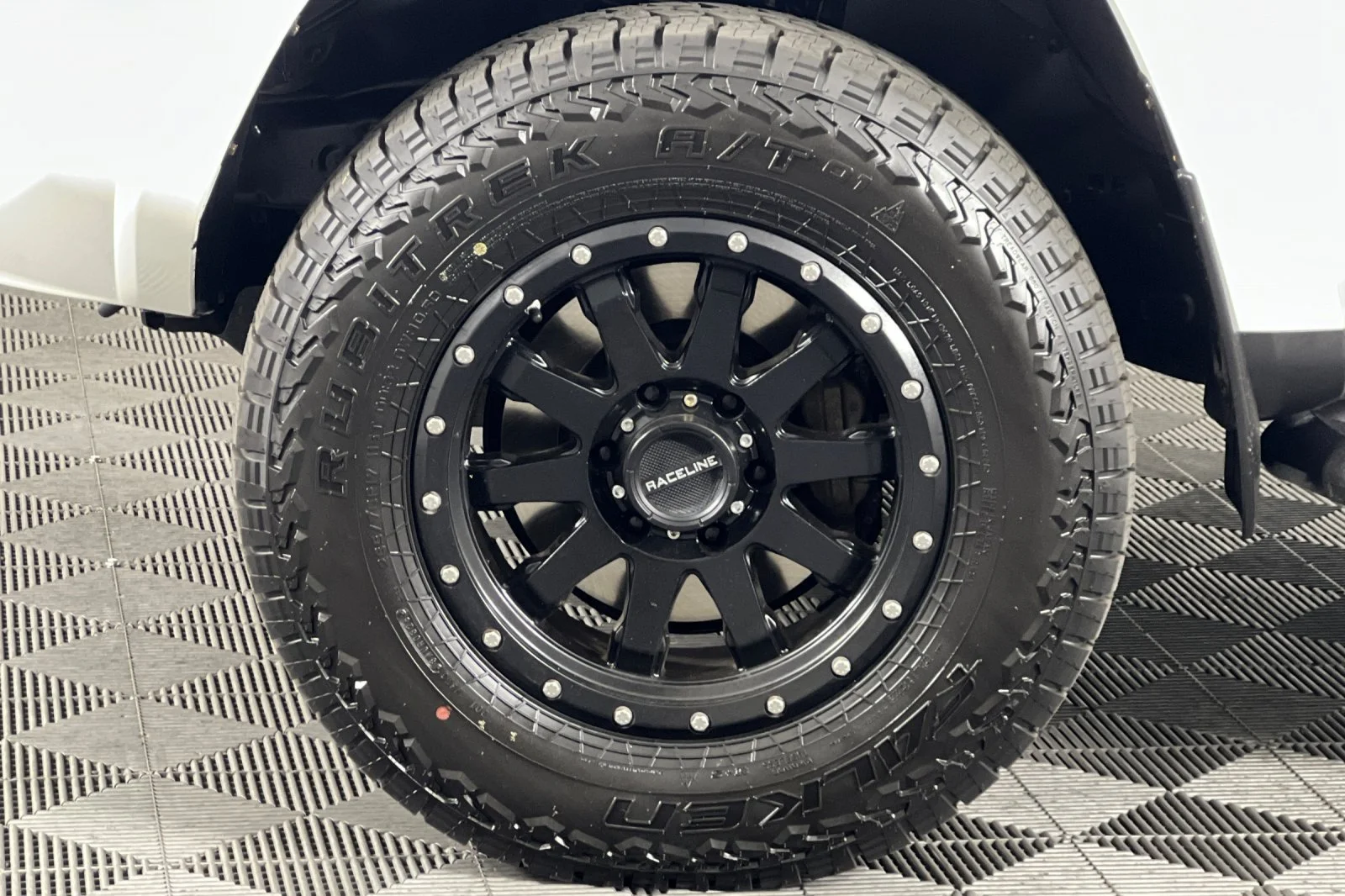 Used 2018 Super White Toyota SR5 Premium image 29