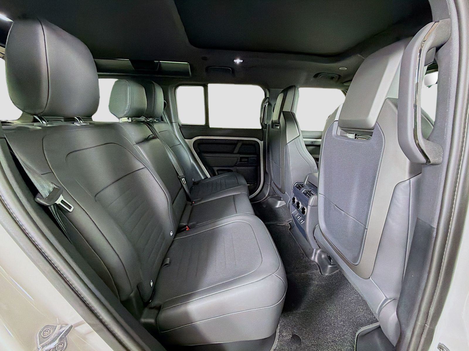 New 2026 Borasco Grey Land Rover OCTA image 30