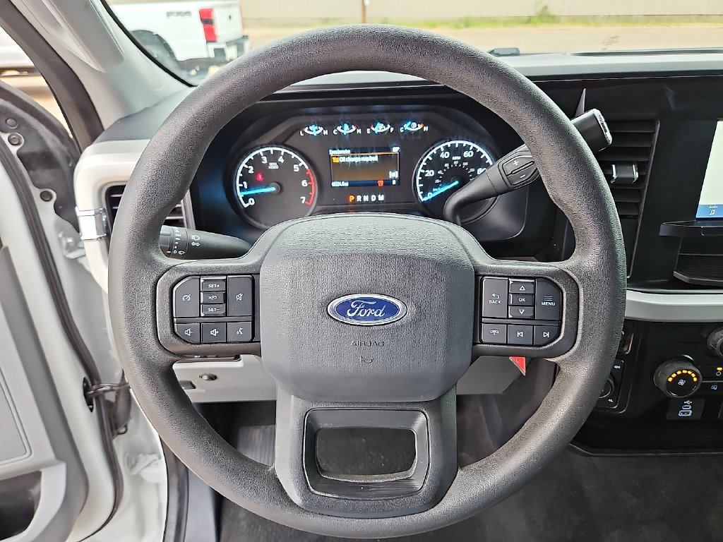 Used 2025 Oxford White Ford XLT image 22