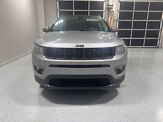 Used 2020 Silver Jeep Latitude image 3