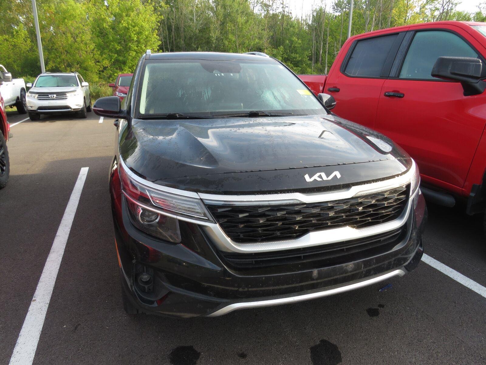 Used 2022 Cherry Black Kia S image 3