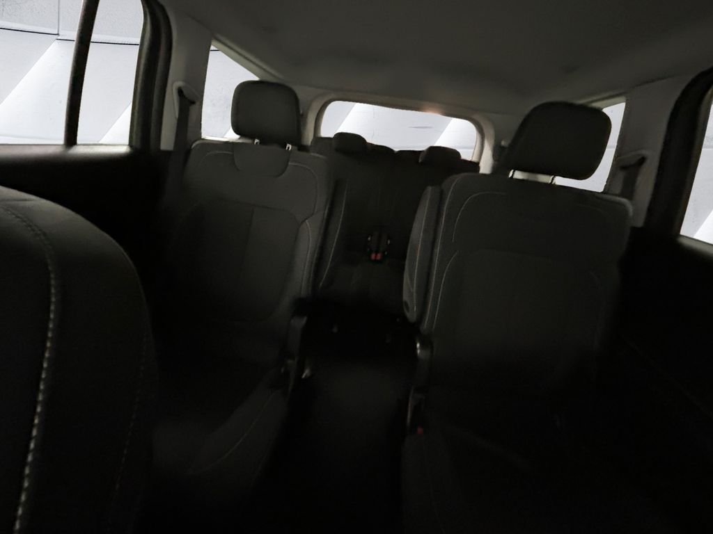 Used 2023 White Jeep Laredo image 18