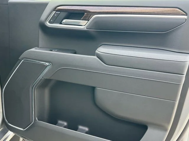 New 2026 Sterling Metallic GMC Elevation image 25