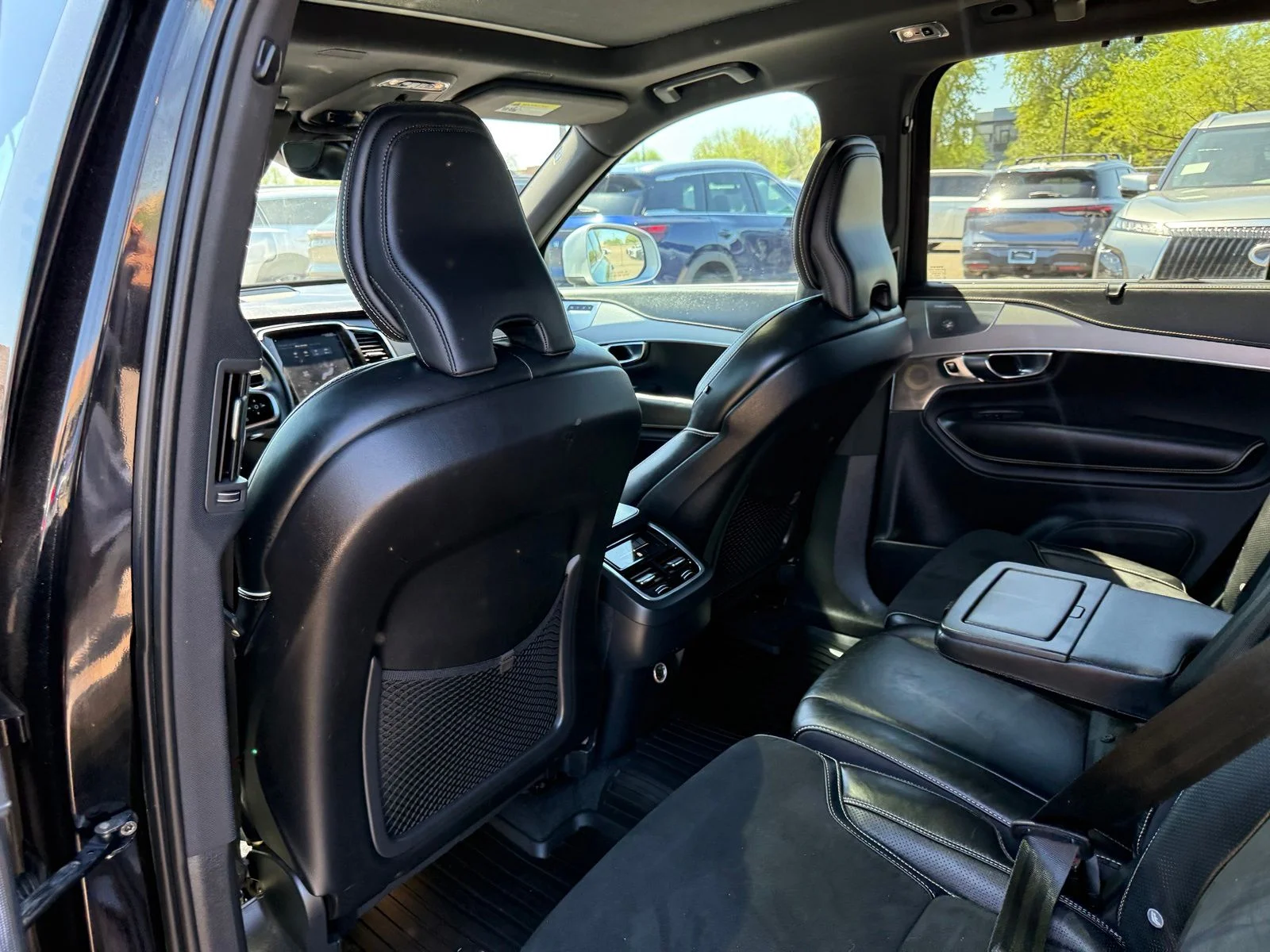 Used 2019 Onyx Black Volvo T6 R-Design image 11