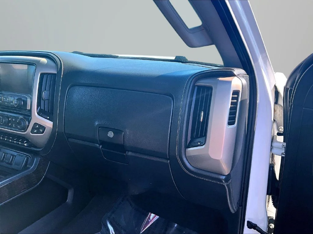 Used 2015 White GMC Denali image 16