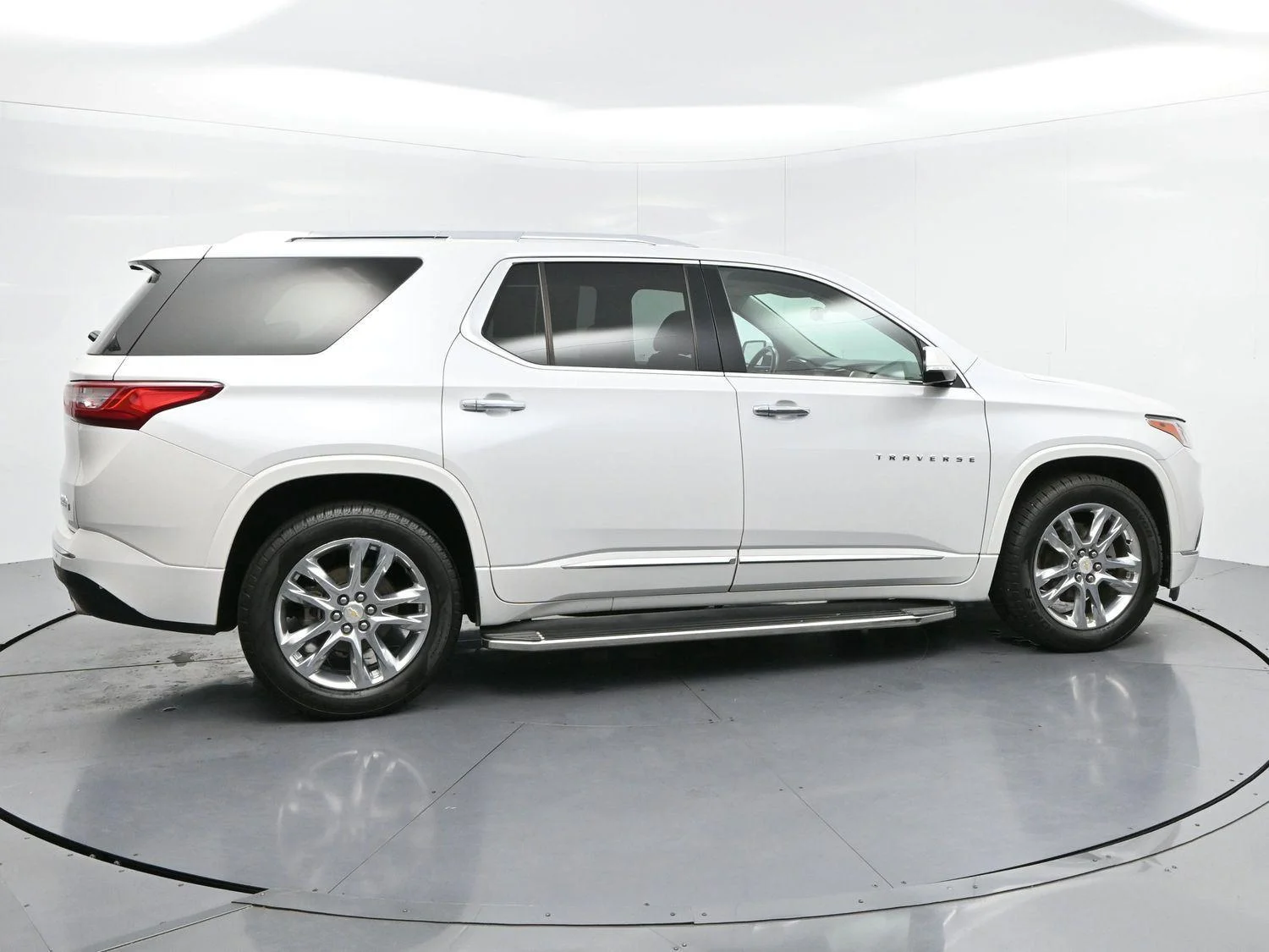 Used 2019 IRIDESCENT PEARL TRICOAT Chevrolet High Country image 8