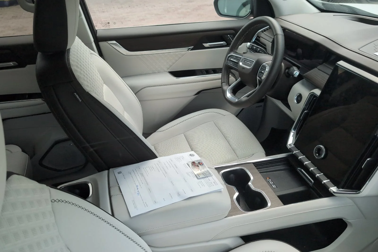 Used 2025 White Frost Tricoat GMC Denali image 4